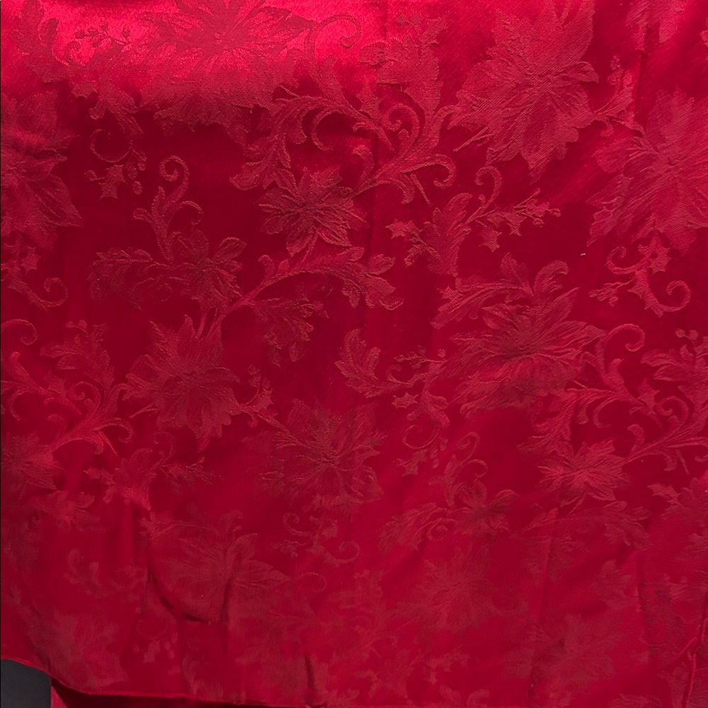 Elegant Red Floral Patterned tablecloth